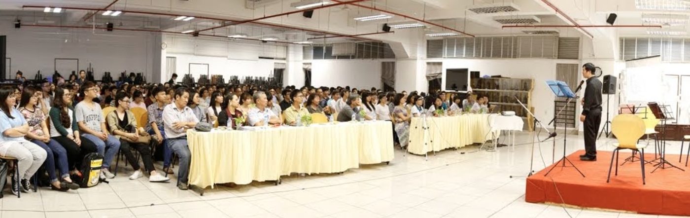 Khán phòng kín chỗ tại Đại học Văn Lang